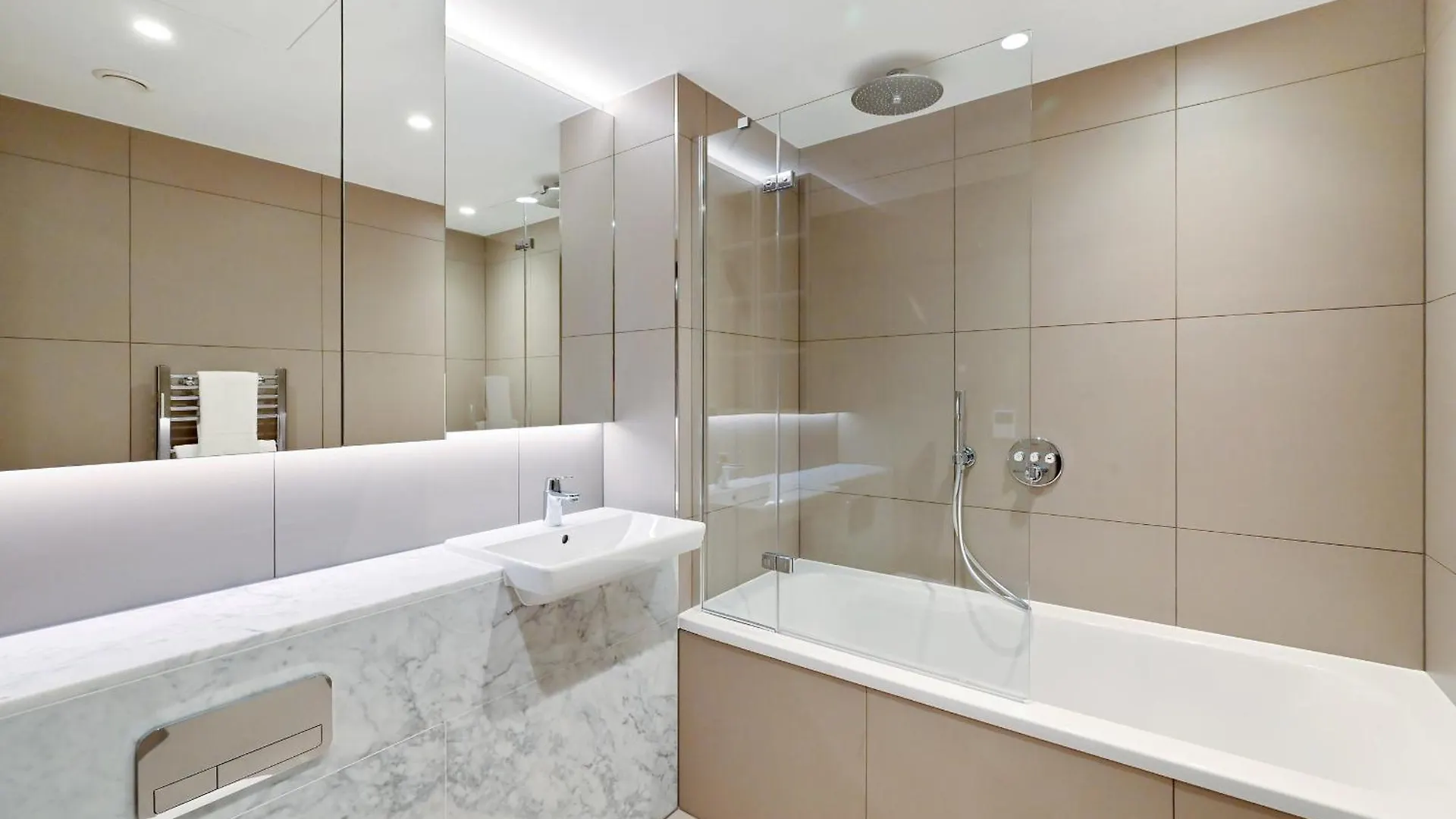 Access Tower Hill Apartment London 0*,
