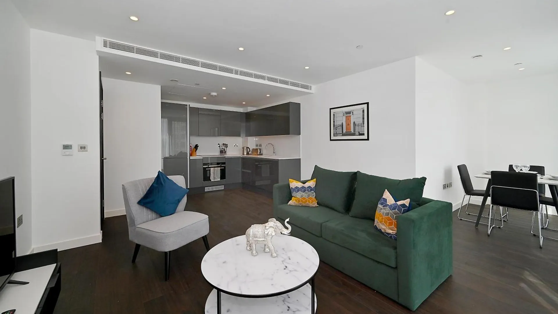 Access Tower Hill Apartment London United Kingdom