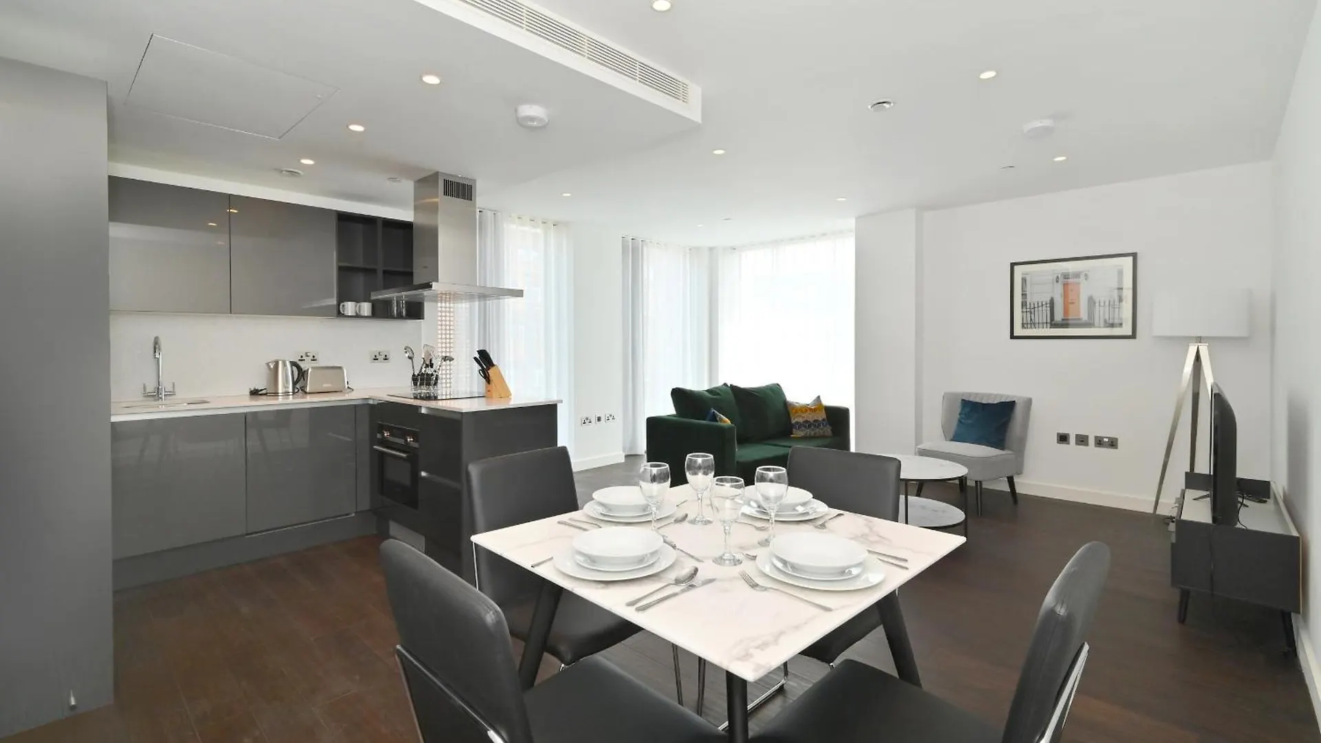 Access Tower Hill Apartment London 0*,