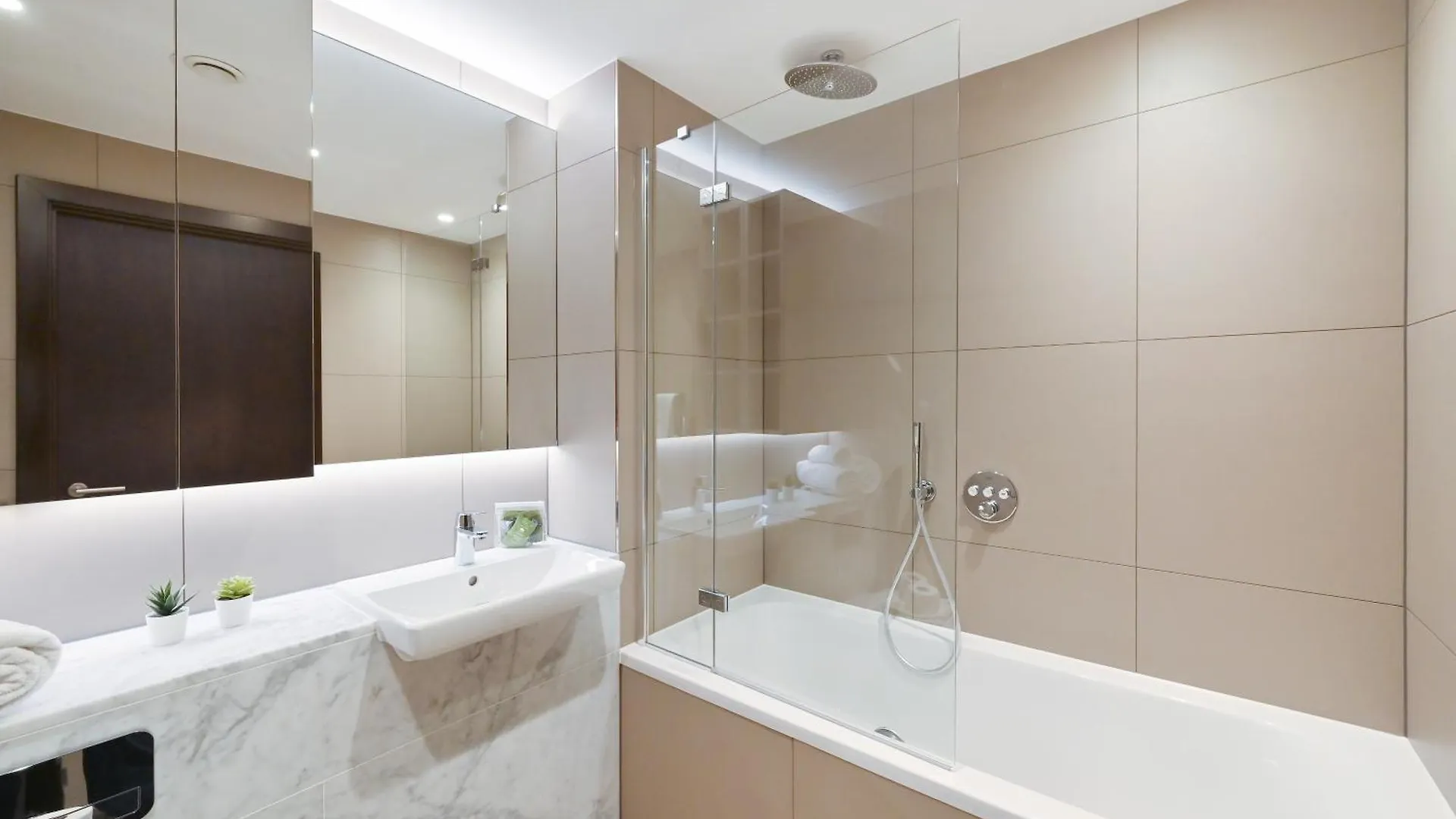 Access Tower Hill Apartment London