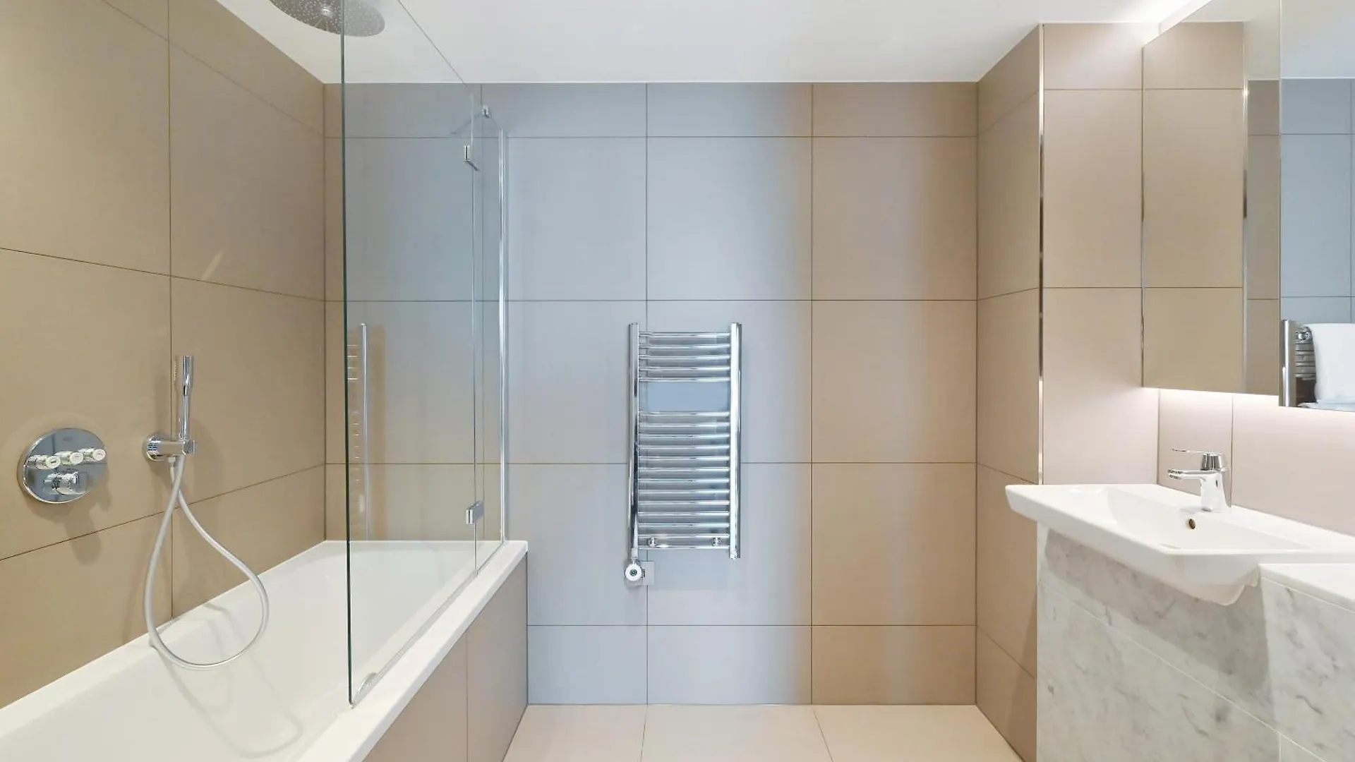 Access Tower Hill Apartment London United Kingdom