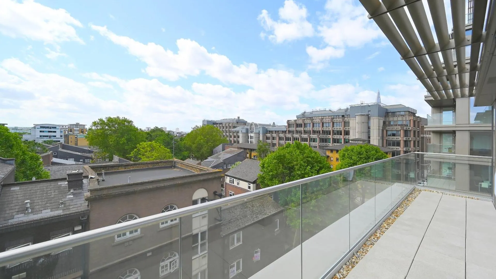 Access Tower Hill Apartment London