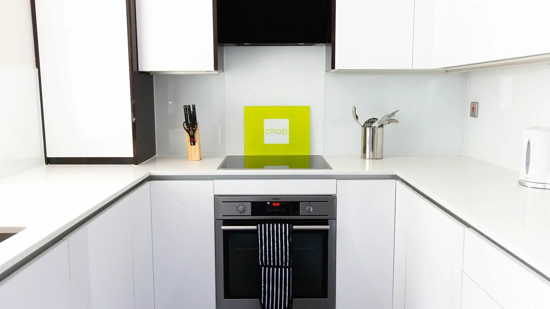Access Tower Hill Apartment London