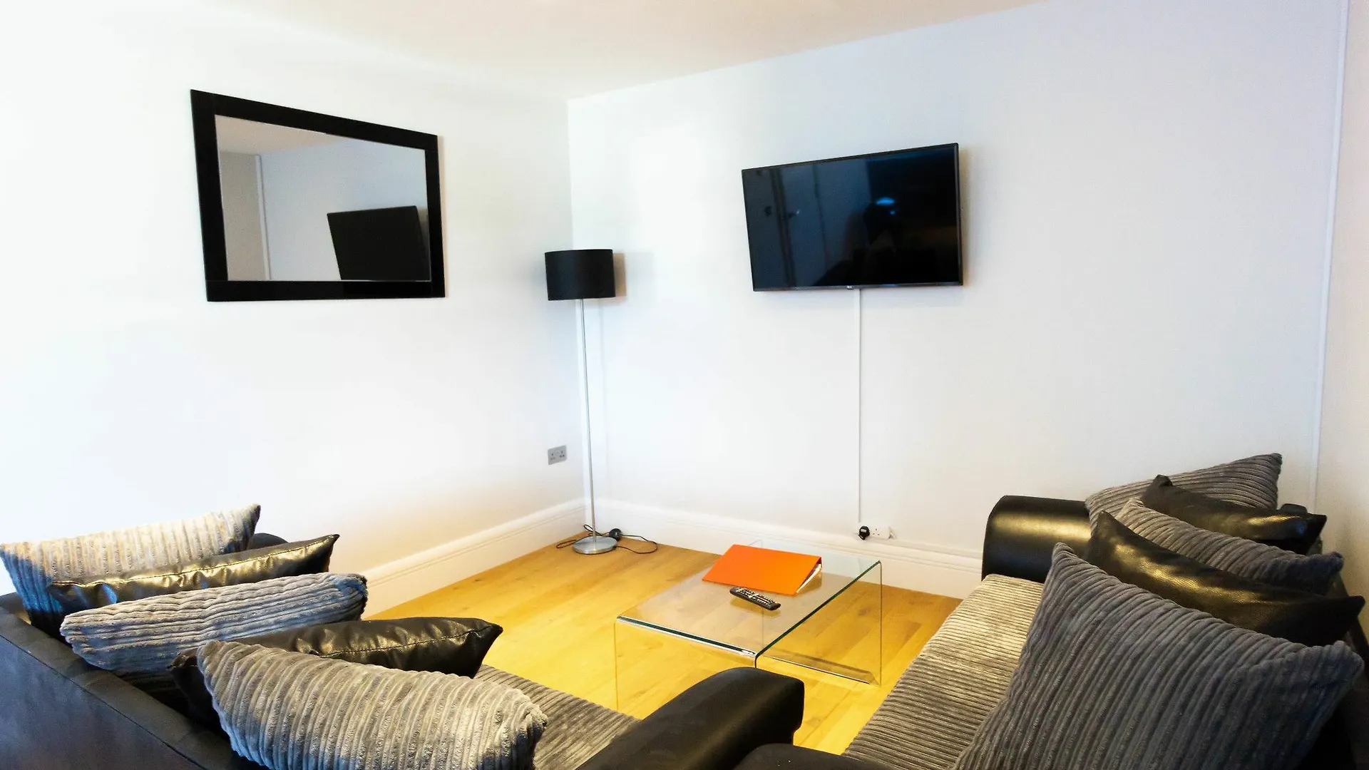 Access Tower Hill Apartment London 0*,