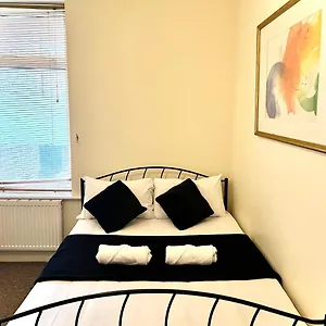 Aldgate Apartment